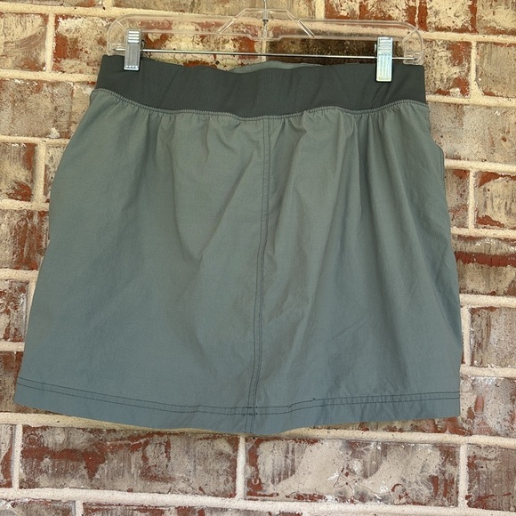 Eddie Bauer Women's  Olive Green Skort - Picture 5 of 9